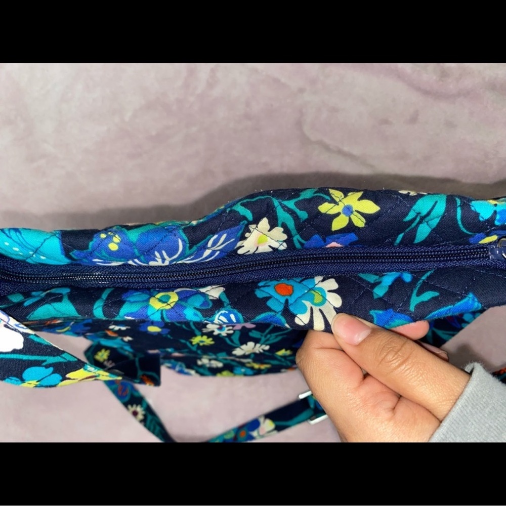 Vera Bradley Crossbody Bag 👜 - Picture 8 of 8